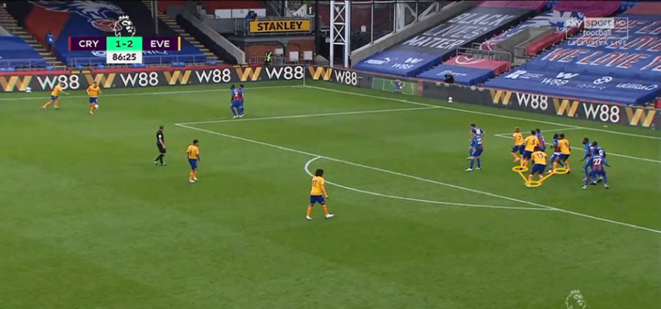  水晶宫定位球战术显威，高空轰炸击溃对手防线全取三分